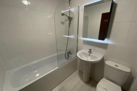 Bathroom 001.jpg