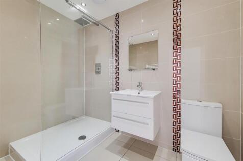 6_Main Ensuite-0.jpg