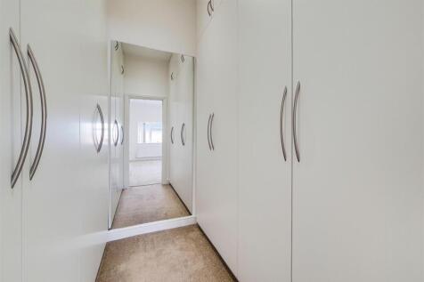 4_Walk in Wardrobe-0.jpg