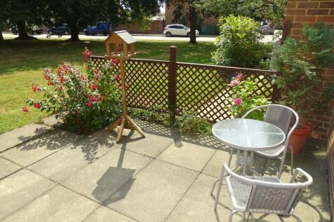 PATIO VIEWS TO GREENSWARD