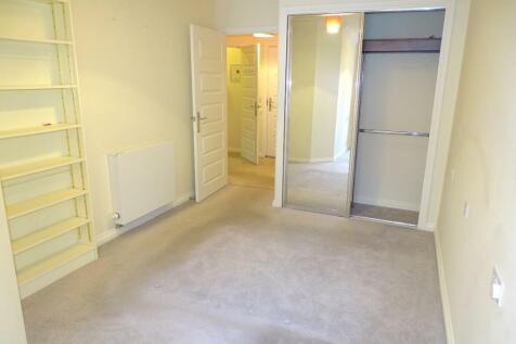 BUILT IN MIRRORED WARDROBES