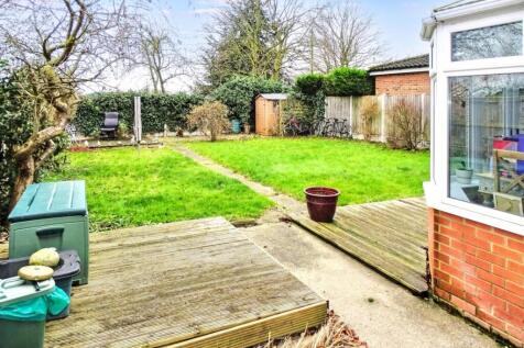 GOOD SIZE REAR GARDEN