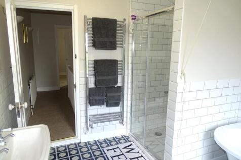 INDEPENDENT SHOWER UNIT