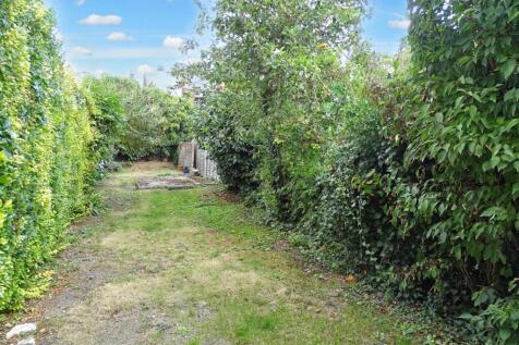 LONG REAR GARDEN