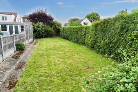 LONG REAR GARDEN