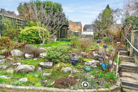LONG REAR GARDEN