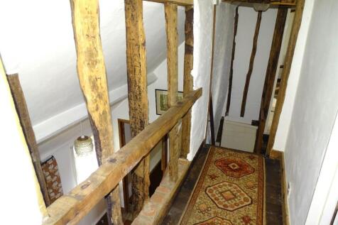 GALLERIED LANDING