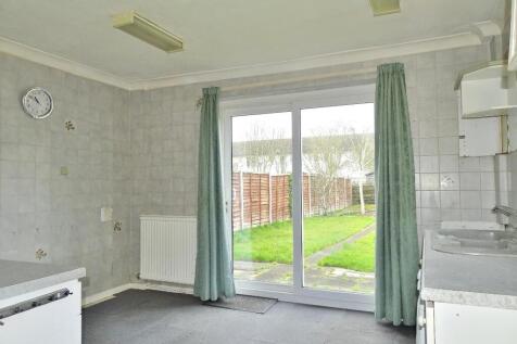 DOORS TO REAR GARDEN