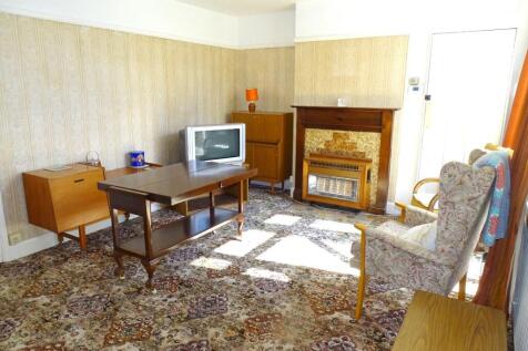 GOOD SIZE DINING ROOM