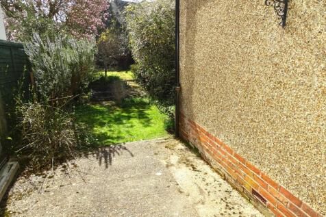 LONG SOUTH FACING REAR GARDEN