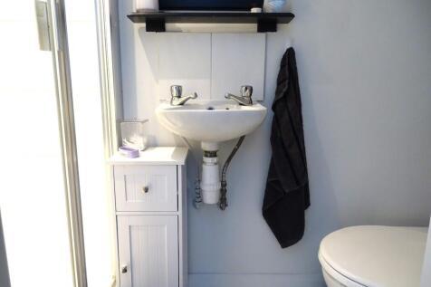EN SUITE SHOWER ROOM