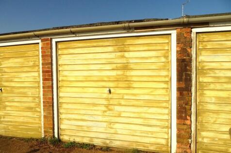 GARAGE IN NEARBY BLOCK
