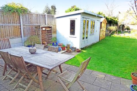 LONG REAR GARDEN