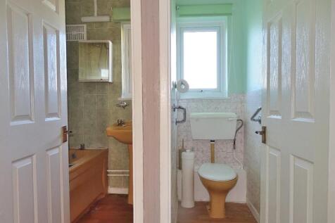 SEPARATE BATHROOM AND WC