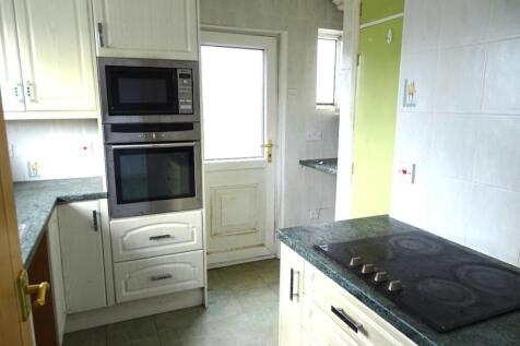 KITCHEN (needs refitting)
