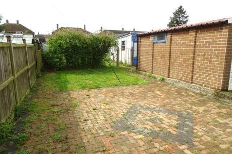LONG REAR GARDEN