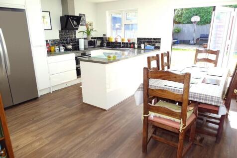 REFITTED MODERN KITCHEN/BREAKFAST ROOM (2017)