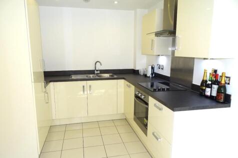 KITCHEN INCLUDING ALL APPLIANCES