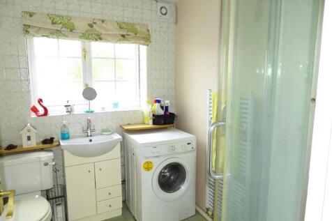 GROUND FLOOR SHOWER ROOM