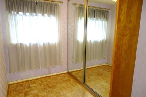 FITTED MIRRORED WARDROBE