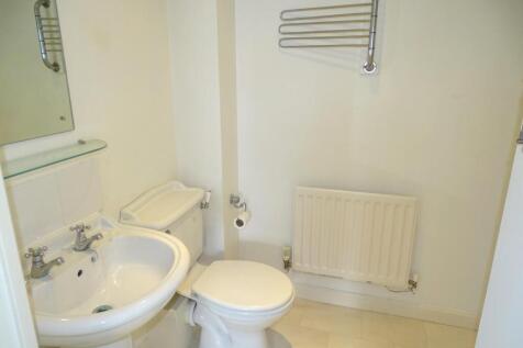 EN SUITE SHOWER ROOM