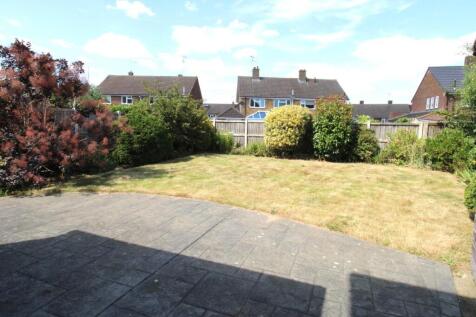 GOOD SIZE REAR GARDEN
