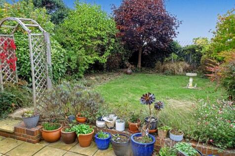 UNOVERLOOKED REAR GARDEN