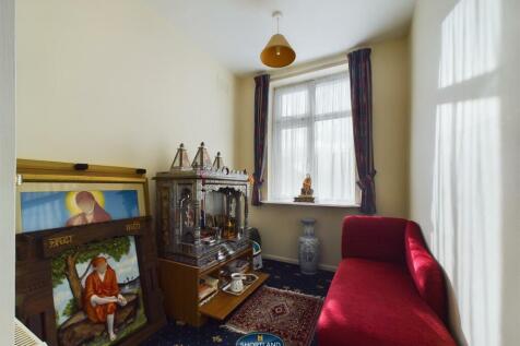 CAM01906G0-PR0372-STILL015.jpg