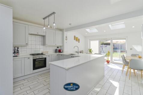 Kitchen 1.jpg