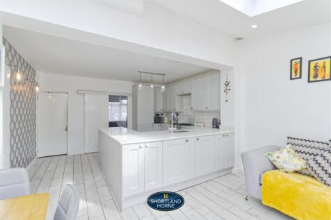 Kitchen 4.jpg