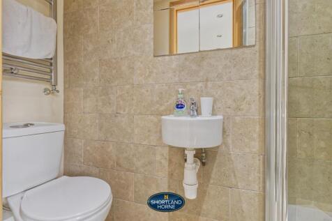 Bedroom 3 ensuite.jpg