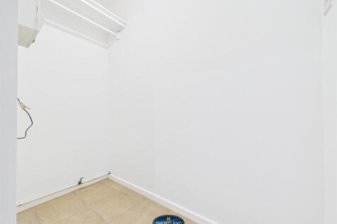 CAM01906G0-PR0559-STILL010.jpg