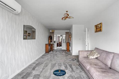 98 Arnold Avenue (15 of 21).jpg