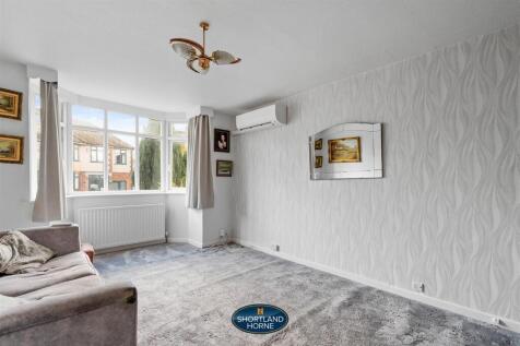 98 Arnold Avenue (17 of 21).jpg