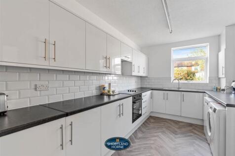 98 Arnold Avenue (12 of 21).jpg