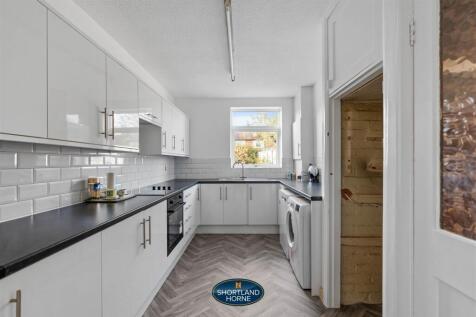 98 Arnold Avenue (11 of 21).jpg