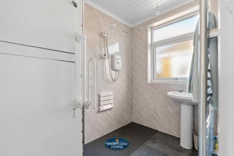 98 Arnold Avenue (8 of 21).jpg