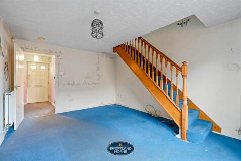 13 Lymington Drive (11 of 17).jpg