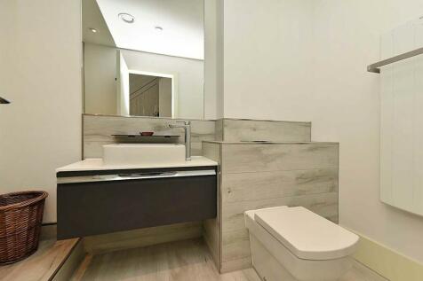 BATHROOM/WC