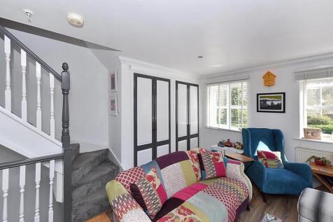 DUAL ASPECT LIVING ROOM