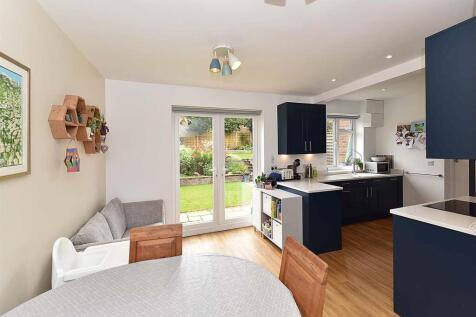 FAMILY/DINING/BREAKFAST KITCHEN
