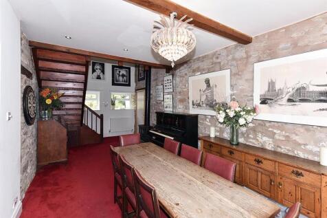 DINING/SITTING ROOM