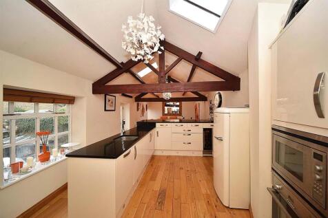 SUPERB LIVING ROOM/BREAKFAST KITCHEN