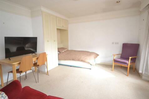 Living/bedroom area