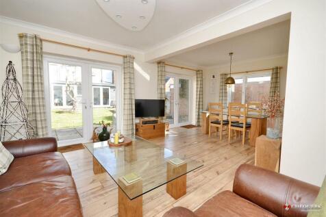 Lounge/ dining room