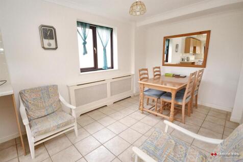 Kitchen/ Dining room