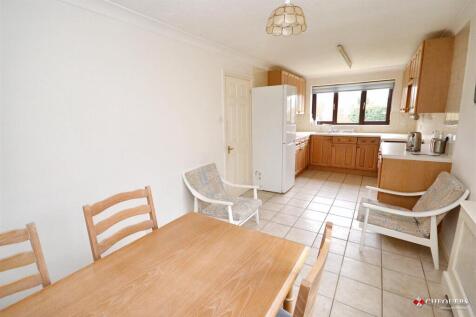 Kitchen/ Dining room