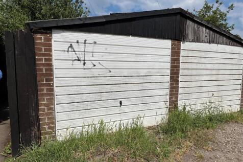 Garage to rear