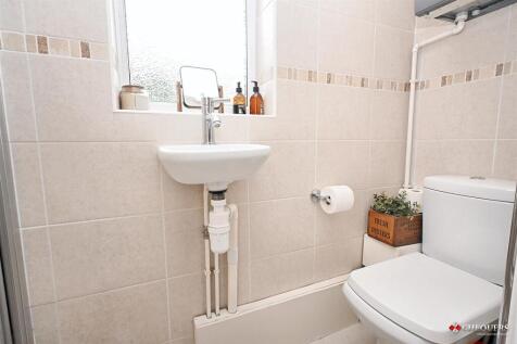 Bedroom 4 ensuite