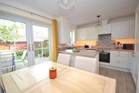 Kitchen/ Dining room